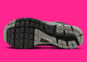 Sneakers Nike Zoom Vomero 5 en Anthracite et Flat Silver avec mesh respirant et amorti Zoom Air premium