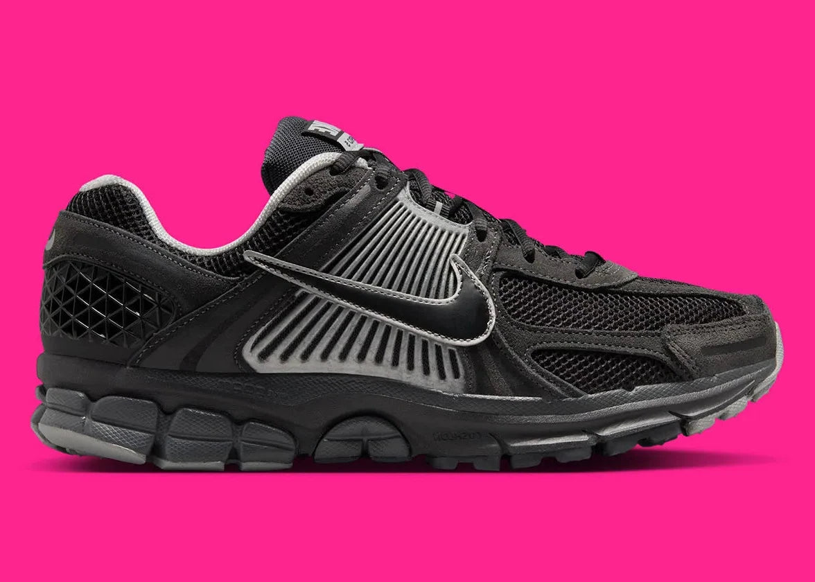 Sneakers Nike Zoom Vomero 5 en Anthracite et Flat Silver avec mesh respirant et amorti Zoom Air premium