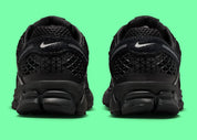Sneakers Nike Zoom Vomero 5 femme Black Patent avec mesh respirant, finition brillante et amorti Zoom Air premium
