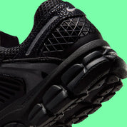 Sneakers Nike Zoom Vomero 5 femme Black Patent avec mesh respirant, finition brillante et amorti Zoom Air premium
