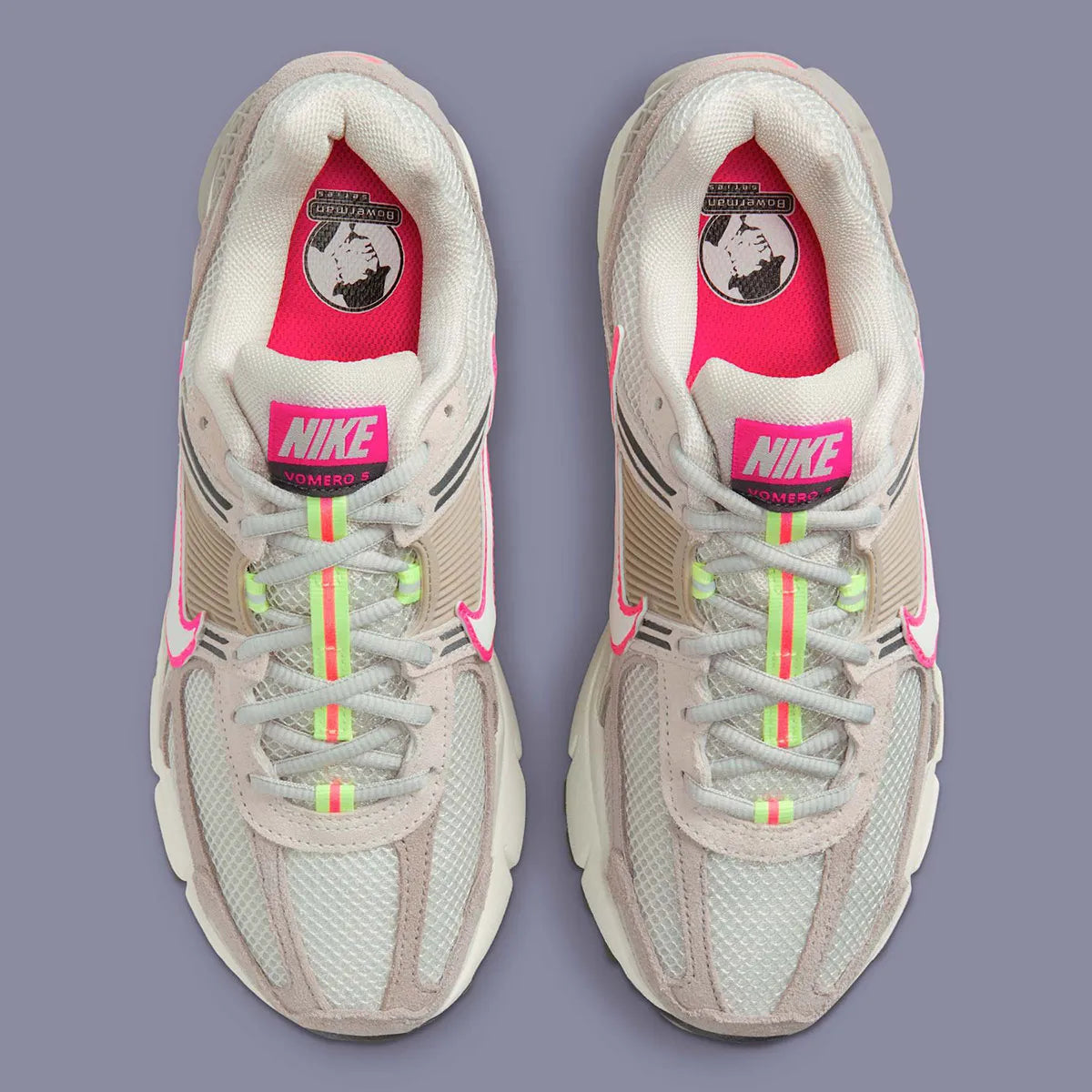 Sneakers Nike Zoom Vomero 5 pour femme en College Grey, Light Bone et Medium Ash Sail avec mesh respirant et amorti Zoom Air premium