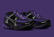 Sneakers Nike Zoom Vomero 5 femme en Black et Court Purple avec mesh respirant et amorti Zoom Air premium.
