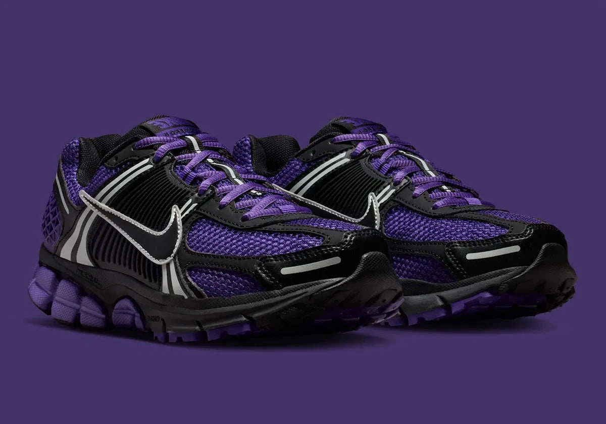 Sneakers Nike Zoom Vomero 5 femme en Black et Court Purple avec mesh respirant et amorti Zoom Air premium.
