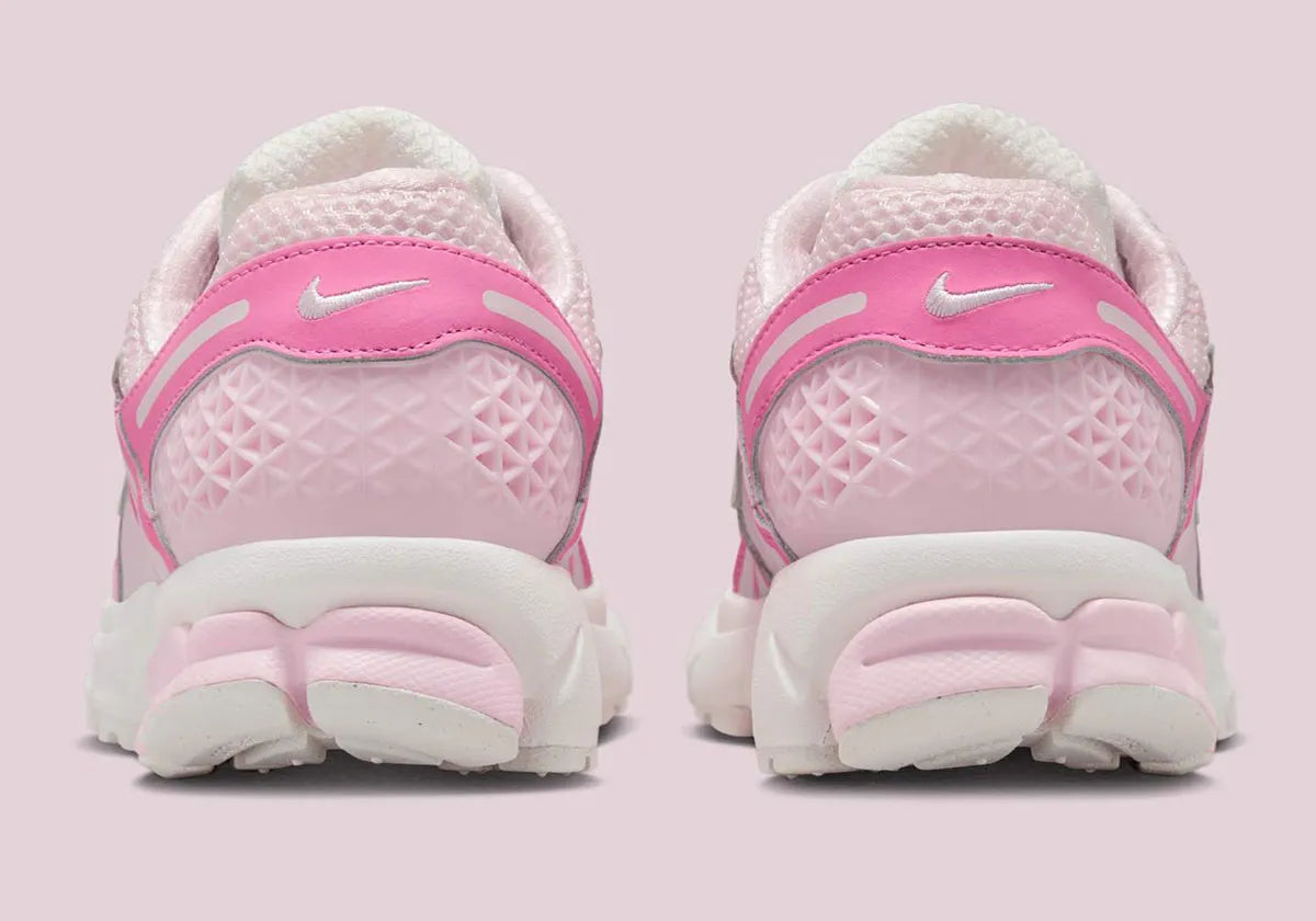 chaussure running nike, vomero 5, rose, clair, confortable, vue de talon