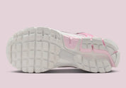 chaussure running nike, vomero 5, rose, clair, confortable, vue de dessous
