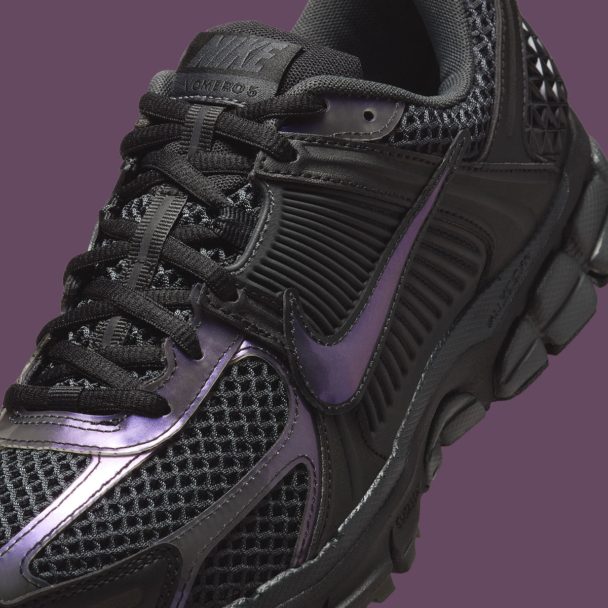 Sneakers Nike Zoom Vomero 5 SE femme Black Iridescent avec mesh respirant, détails irisés et amorti Zoom Air premium