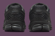 Sneakers Nike Zoom Vomero 5 SE femme Black Iridescent avec mesh respirant, détails irisés et amorti Zoom Air premium