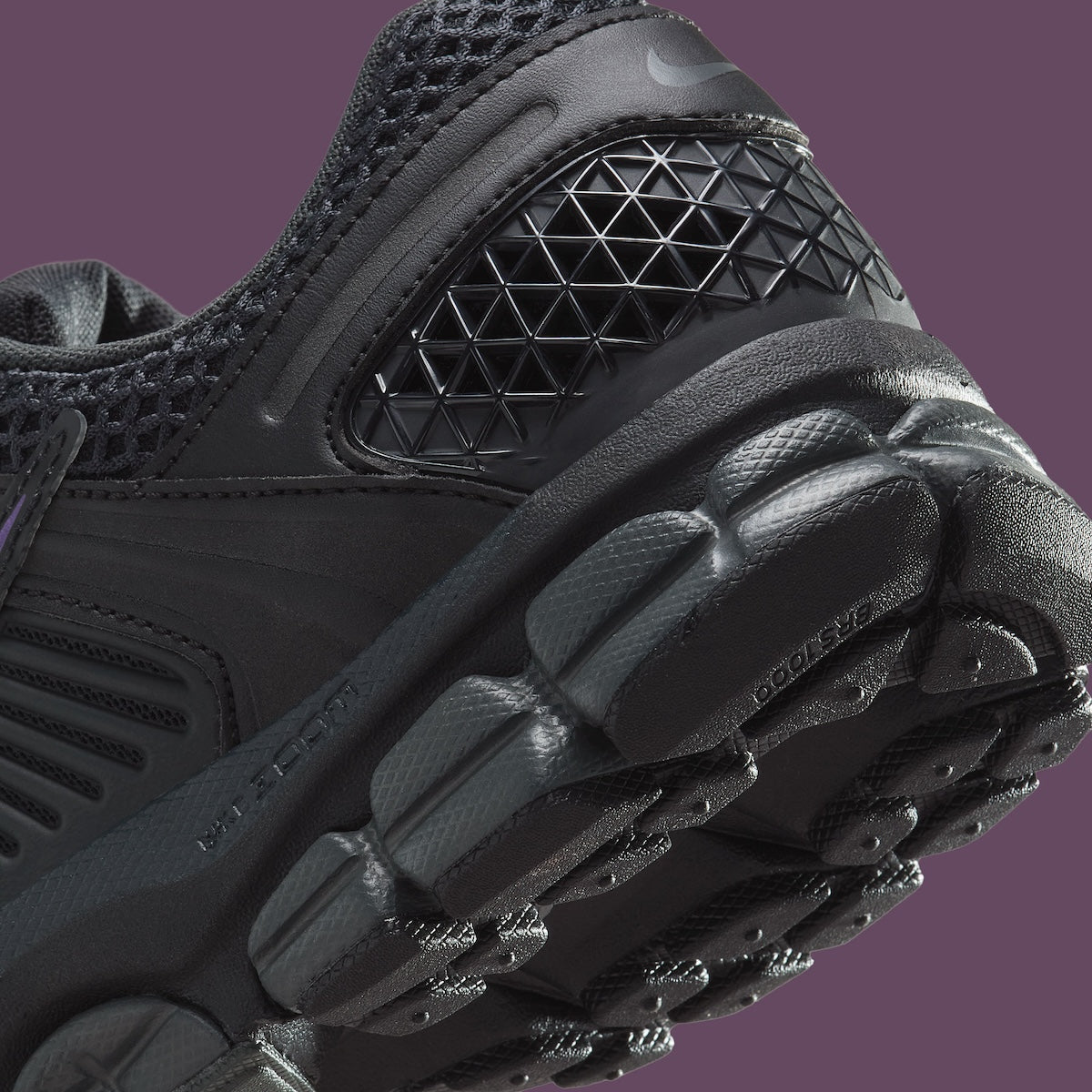 Sneakers Nike Zoom Vomero 5 SE femme Black Iridescent avec mesh respirant, détails irisés et amorti Zoom Air premium