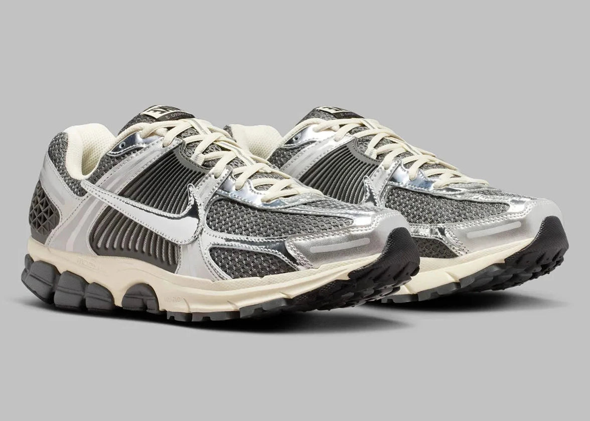 Sneakers Nike Zoom Vomero 5 Iron Grey et Chrome avec mesh respirant et amorti Zoom Air premium