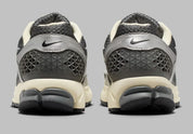 Sneakers Nike Zoom Vomero 5 GS silt et rouge en mesh respirant avec empiècements synthétiques et amorti Zoom Air