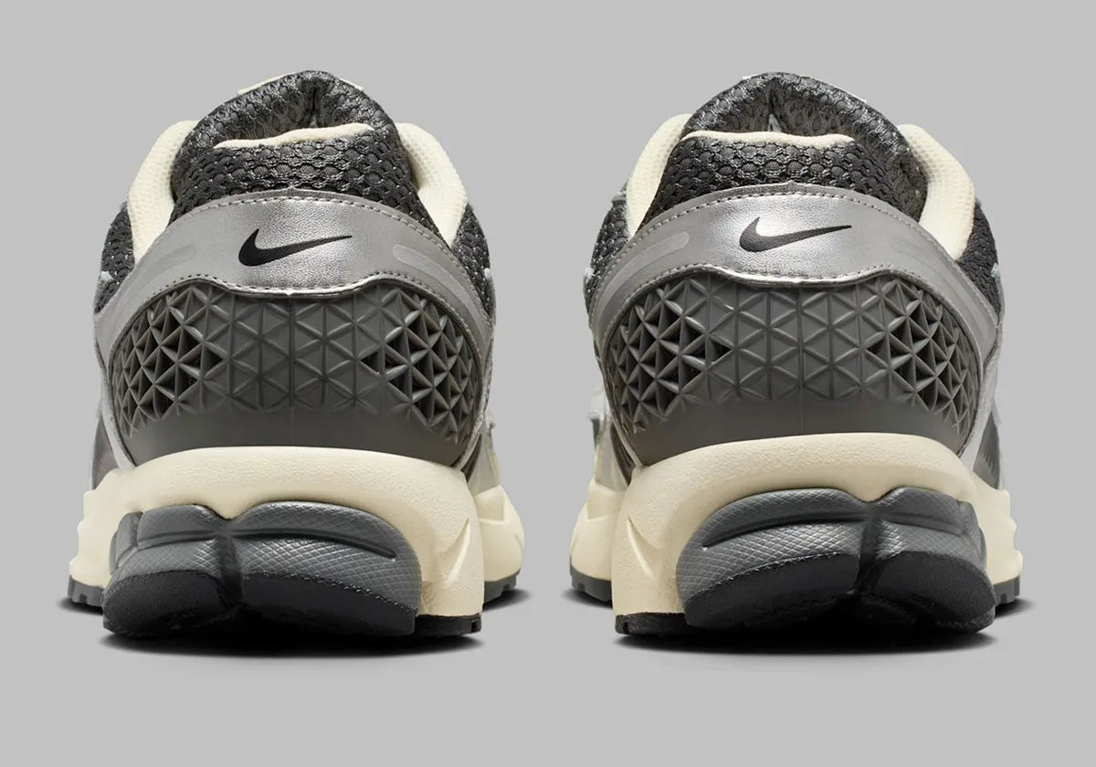 Sneakers Nike Zoom Vomero 5 GS silt et rouge en mesh respirant avec empiècements synthétiques et amorti Zoom Air