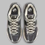 Sneakers Nike Zoom Vomero 5 GS silt et rouge en mesh respirant avec empiècements synthétiques et amorti Zoom Air