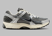 Sneakers Nike Zoom Vomero 5 GS silt et rouge en mesh respirant avec empiècements synthétiques et amorti Zoom Air