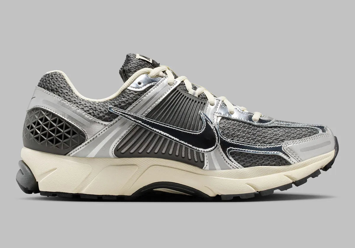 Sneakers Nike Zoom Vomero 5 GS silt et rouge en mesh respirant avec empiècements synthétiques et amorti Zoom Air