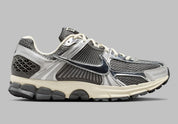 Sneakers Nike Zoom Vomero 5 GS silt et rouge en mesh respirant avec empiècements synthétiques et amorti Zoom Air