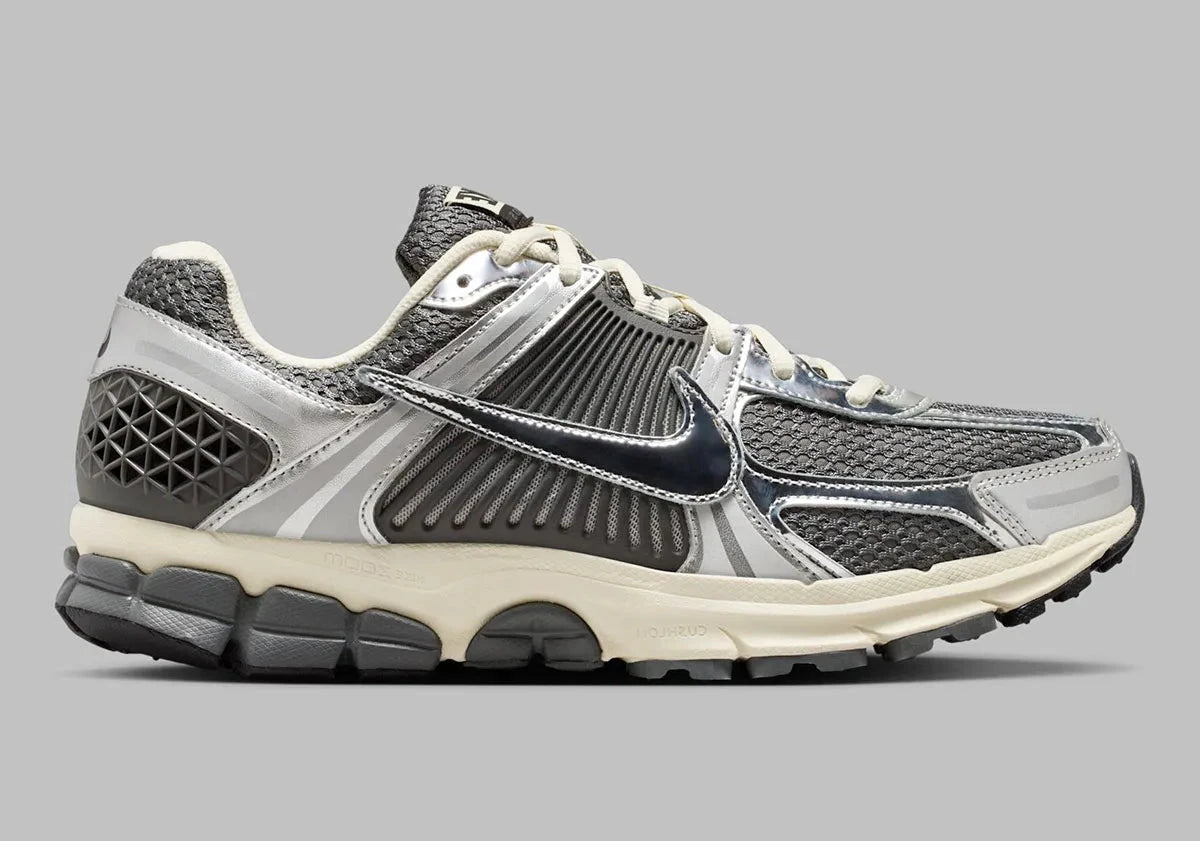 Sneakers Nike Zoom Vomero 5 GS silt et rouge en mesh respirant avec empiècements synthétiques et amorti Zoom Air