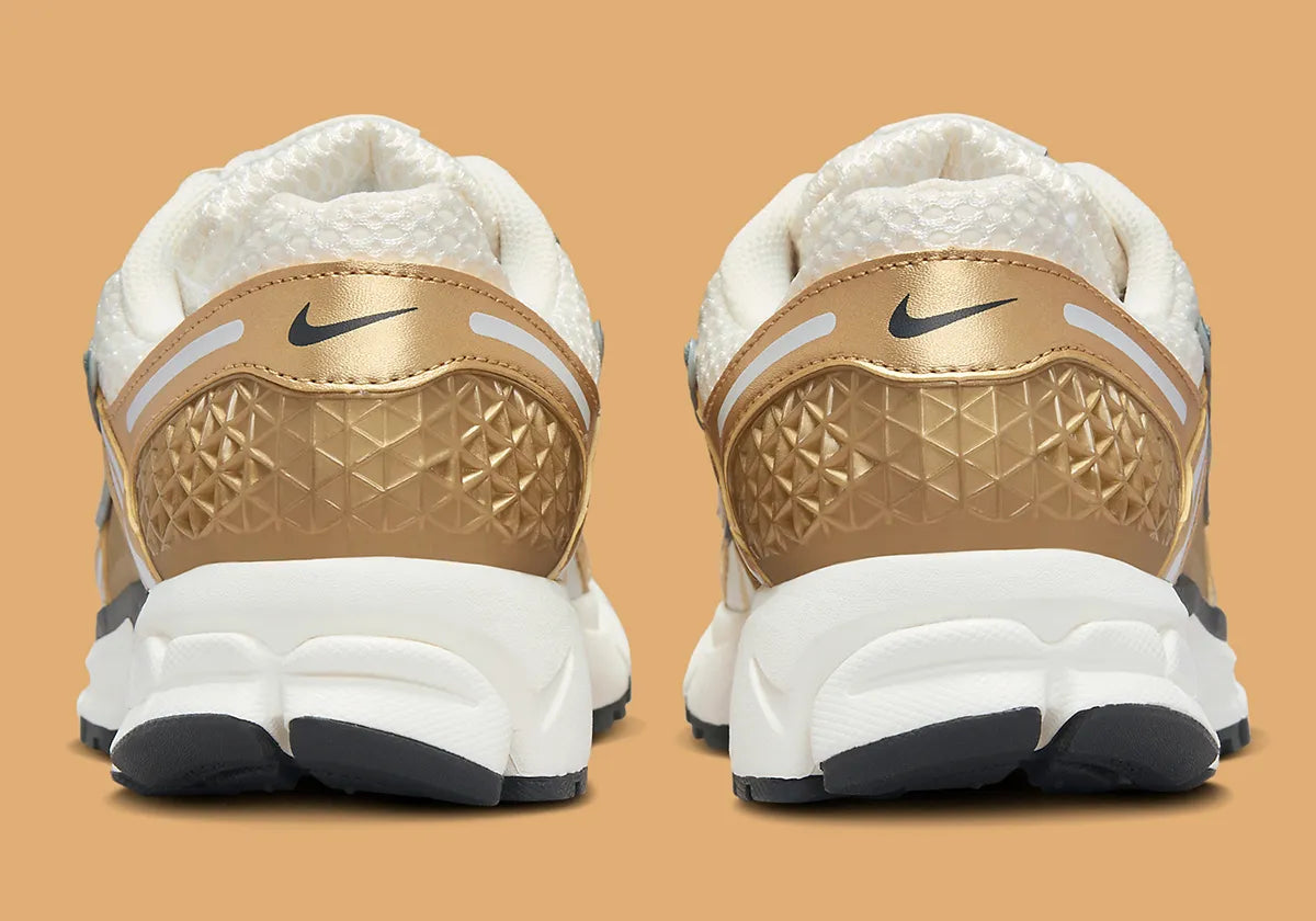 Nike Zoom Vomero 5 Metallic Gold – sneaker or métallisé en mesh et cuir avec amorti Zoom Air visible