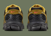 Sneakers Nike Zoom Vomero 5 Premium en Olive Flak et Picante Red avec mesh respirant et amorti Zoom Air premium