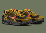 Sneakers Nike Zoom Vomero 5 Premium en Olive Flak et Picante Red avec mesh respirant et amorti Zoom Air premium