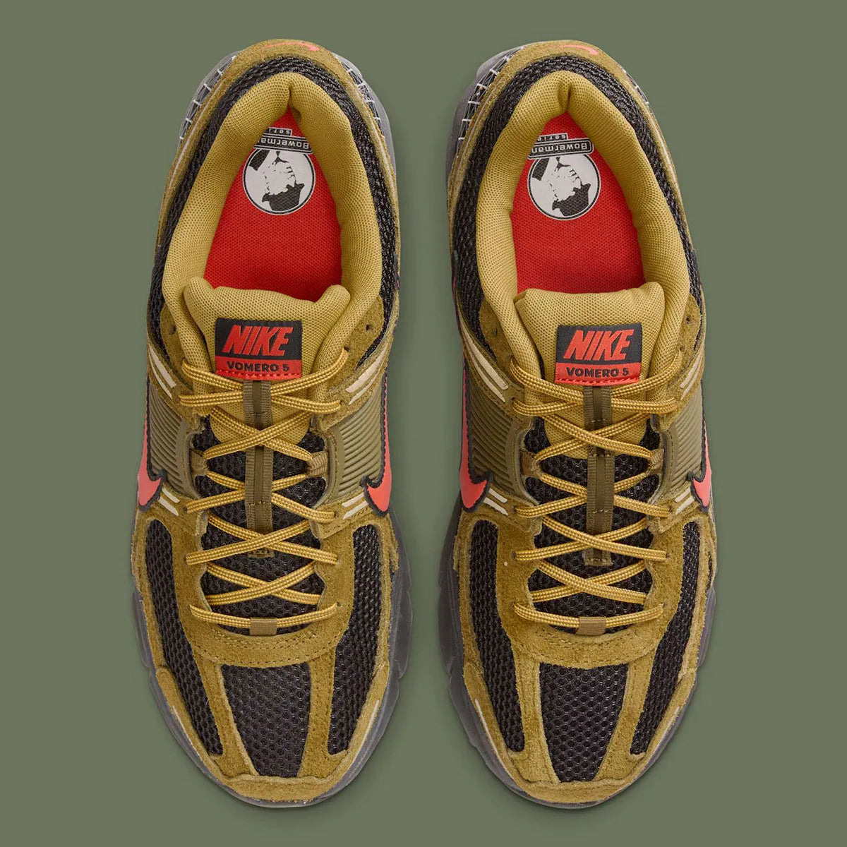 Sneakers Nike Zoom Vomero 5 Premium en Olive Flak et Picante Red avec mesh respirant et amorti Zoom Air premium