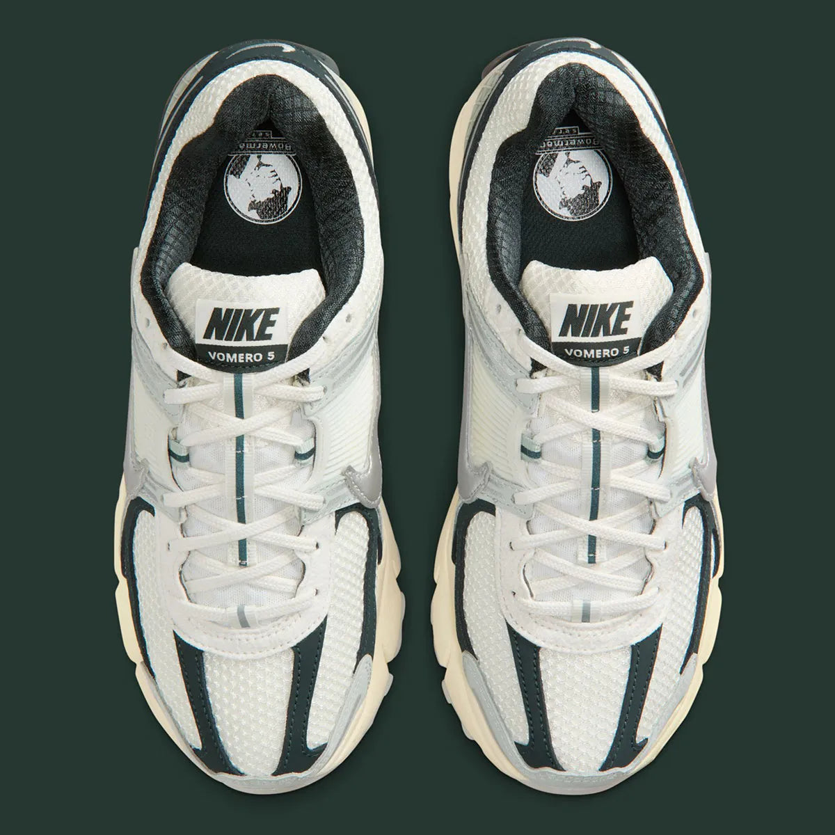 Nike Zoom Vomero 5 Light Silver Seaweed en mesh argenté avec renfort TPU vert et amorti Zoom Air. Vue du dessus