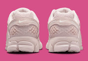 Nike Zoom Vomero 5 Silt Red Women's – sneakers running rétro rose poudré avec Zoom Air et mesh respirant , vue de l’arrière  