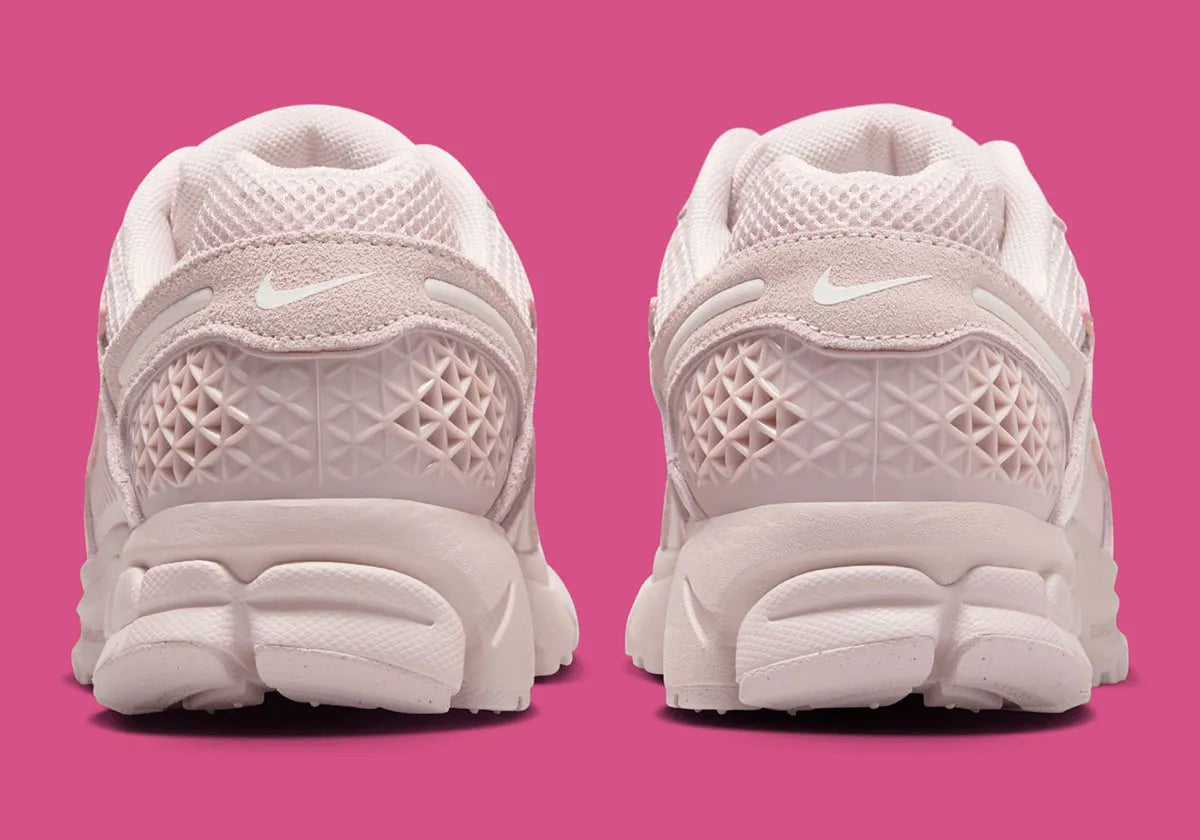 Nike Zoom Vomero 5 Silt Red Women's – sneakers running rétro rose poudré avec Zoom Air et mesh respirant , vue de l’arrière  