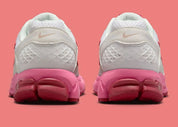 Sneakers Nike Vomero 5 junior en Silt Red, Peony et Crimson avec mesh respirant et amorti Zoom Air premium