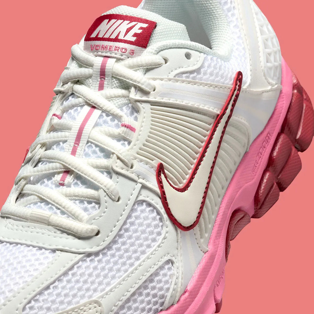Sneakers Nike Vomero 5 junior en Silt Red, Peony et Crimson avec mesh respirant et amorti Zoom Air premium