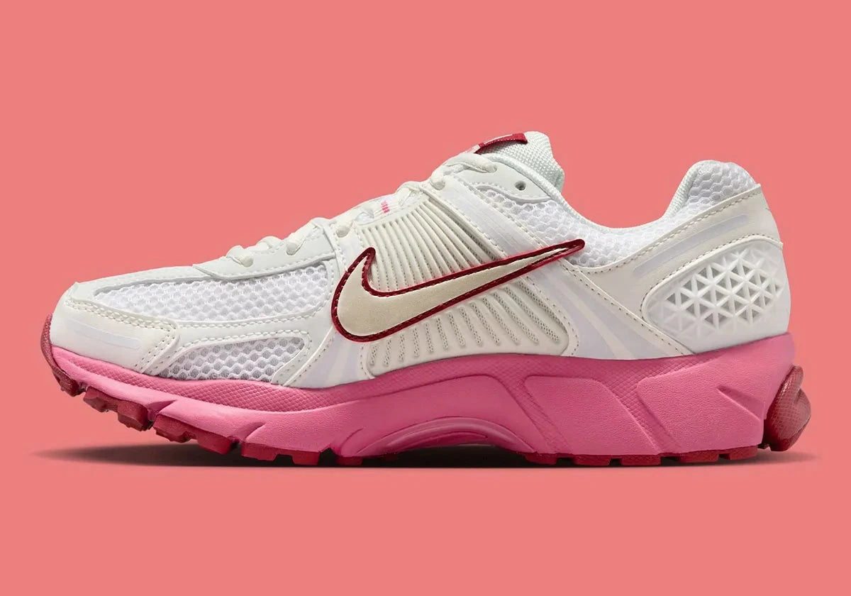 Sneakers Nike Vomero 5 junior en Silt Red, Peony et Crimson avec mesh respirant et amorti Zoom Air premium