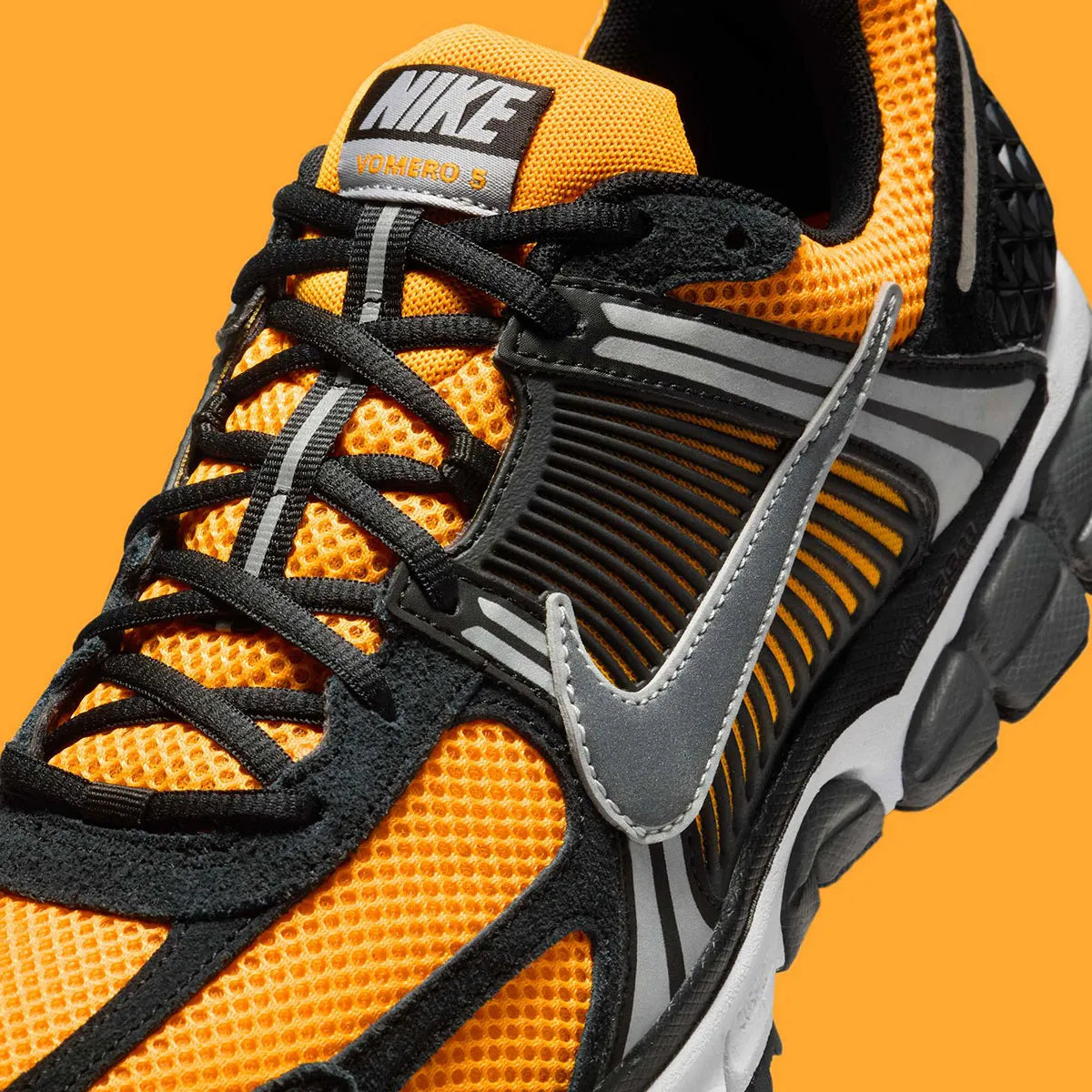 Sneakers Nike Zoom Vomero 5 Sundial jaunes en mesh respirant avec détails réfléchissants et amorti Zoom Air