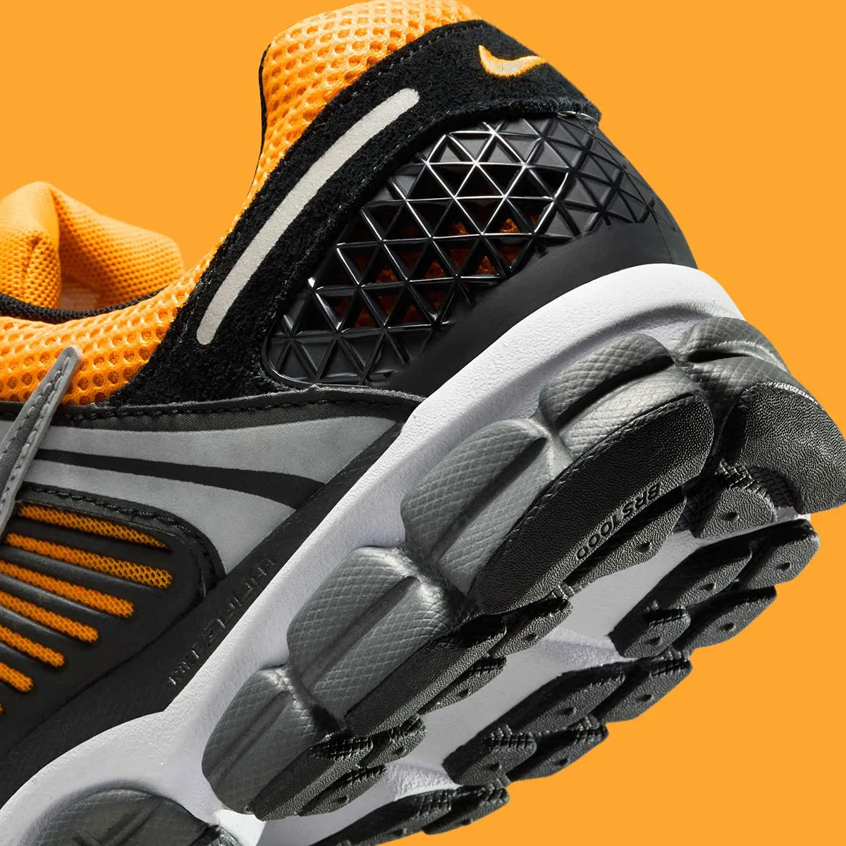 Sneakers Nike Zoom Vomero 5 Sundial jaunes en mesh respirant avec détails réfléchissants et amorti Zoom Air