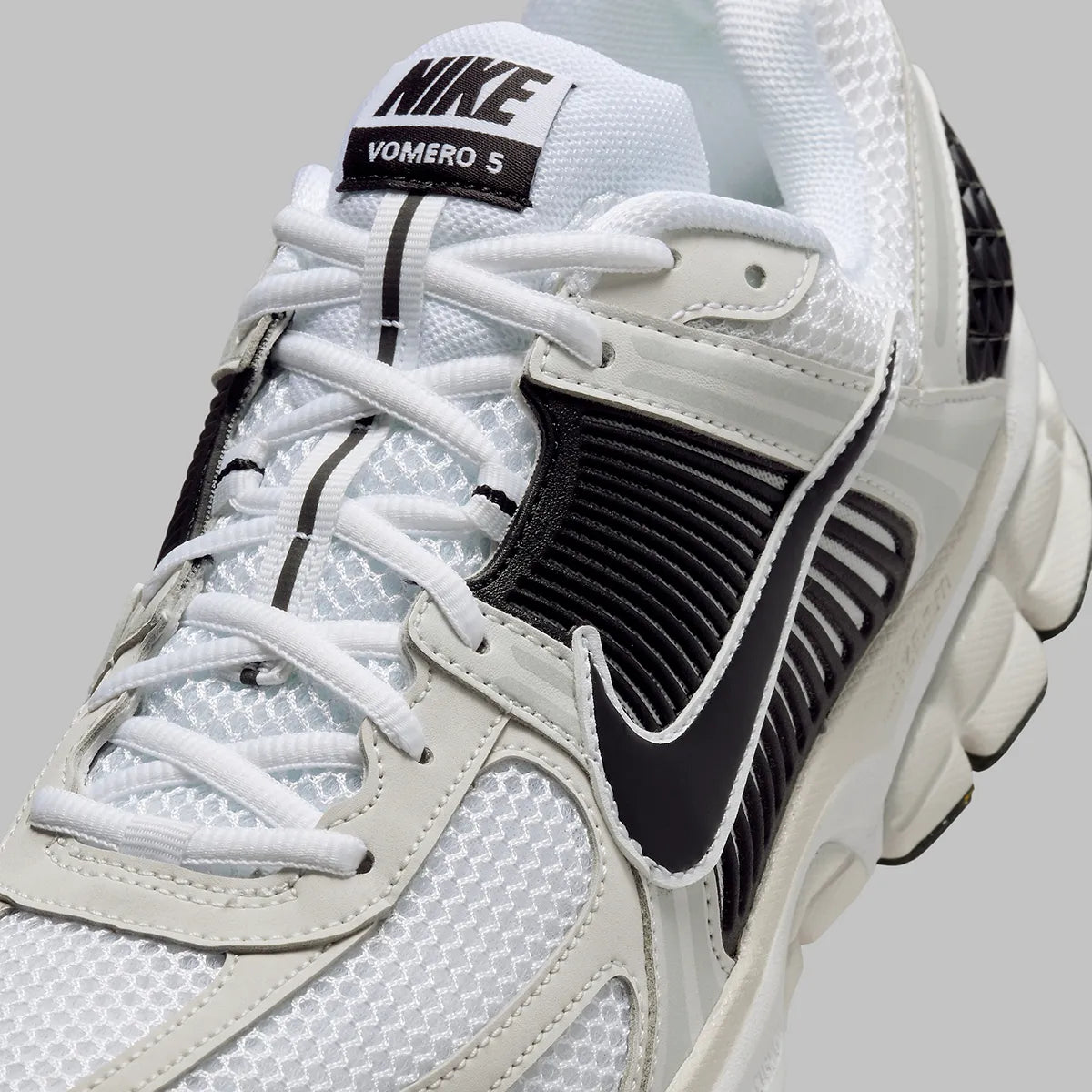 Nike Zoom Vomero 5 White Black