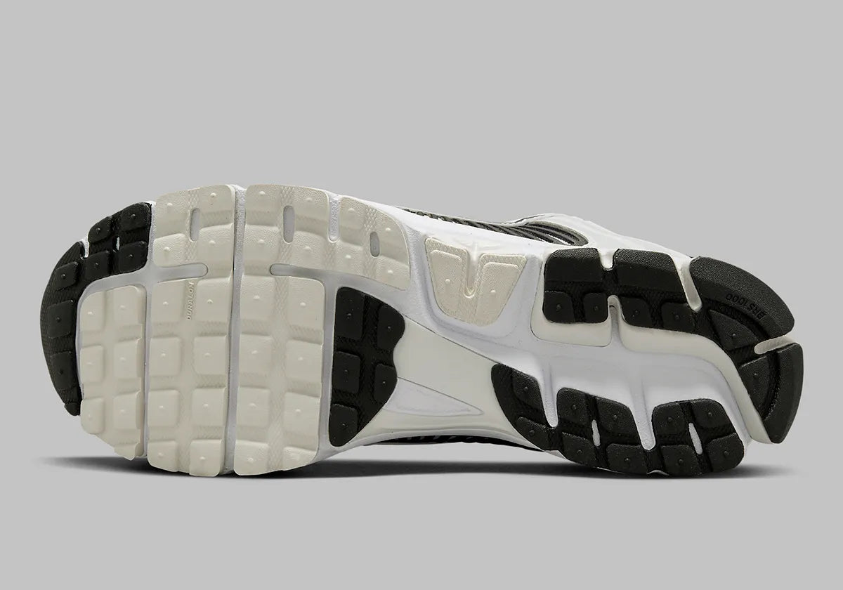 Nike Zoom Vomero 5 White Black