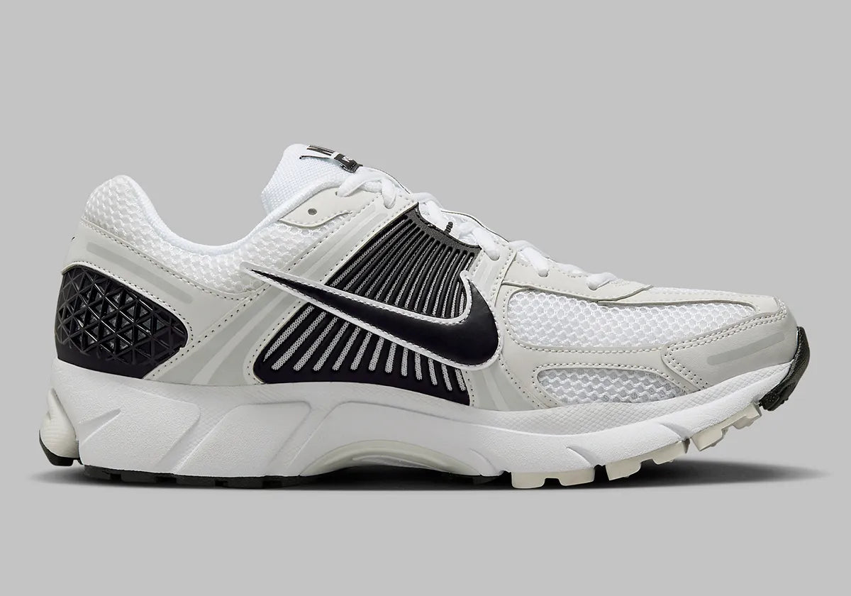 Nike Zoom Vomero 5 White Black