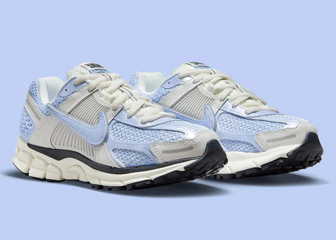 Sneakers Nike Zoom Vomero 5 femme Royal Tint et Photon Dust avec mesh respirant et amorti Zoom Air premium.