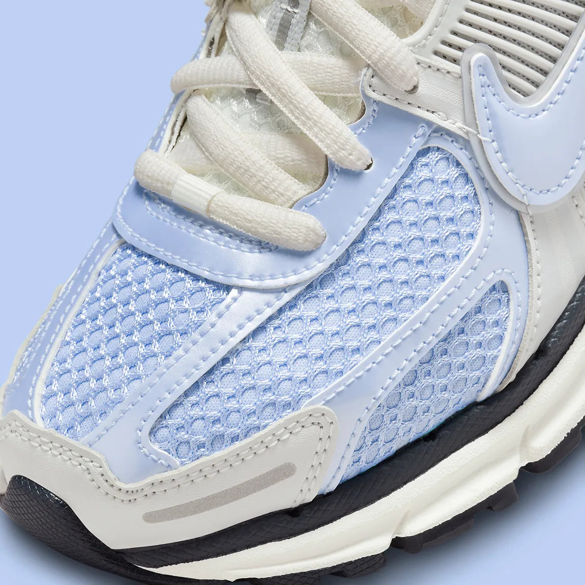 Sneakers Nike Zoom Vomero 5 femme Royal Tint et Photon Dust avec mesh respirant et amorti Zoom Air premium.