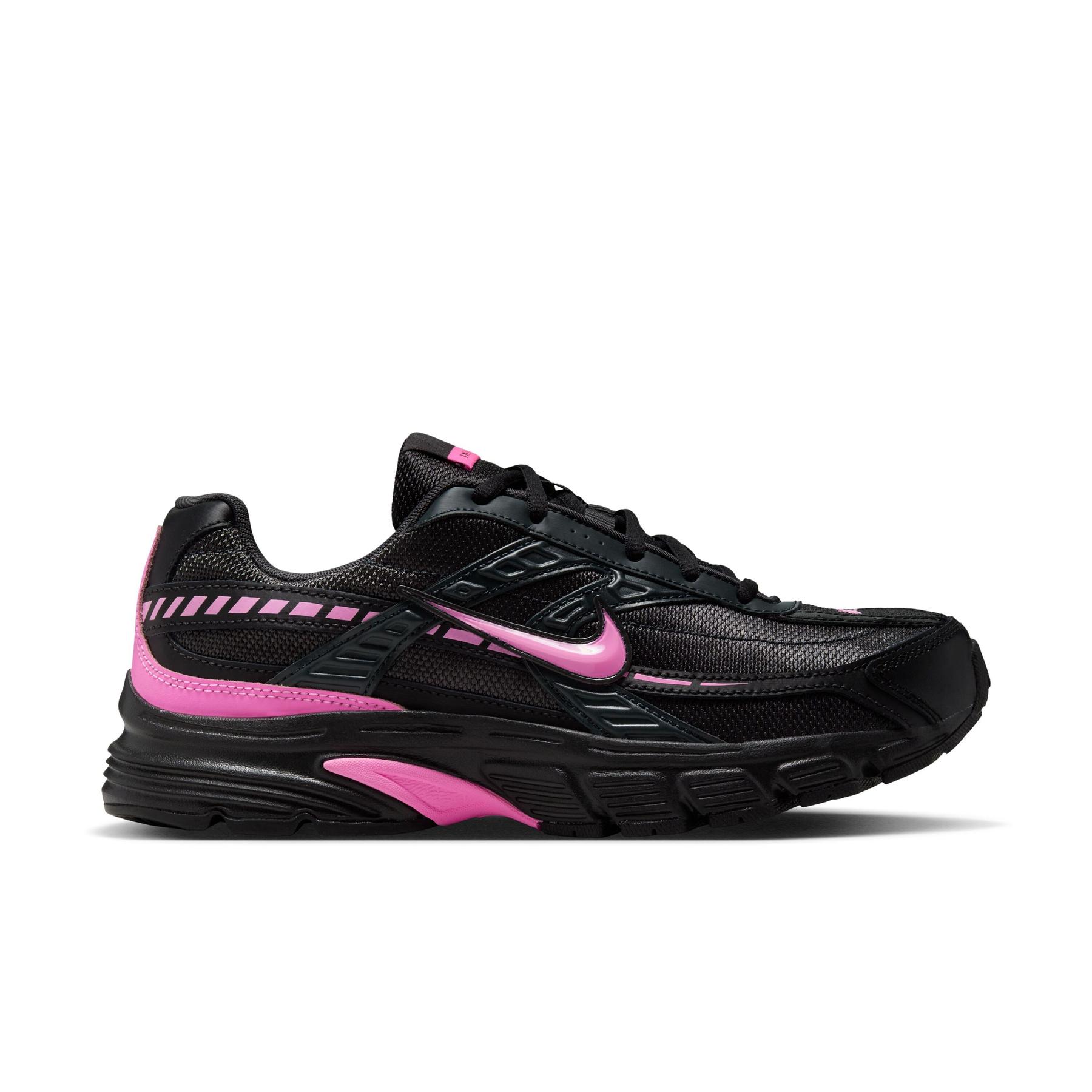 Image de la Nike Initiator Pink and Black, chaussure running noire en mesh avec empiècements argentés et accents rose vif.