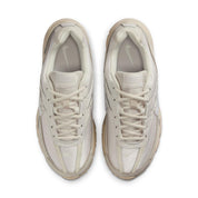 Image de la Nike Initiator Beige 394053-103, chaussure running beige en mesh avec empiècements argentés et finitions sable. (vue de dessus)