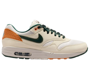 Nike Air Max 1 Baltimore Orioles City Connect 2026 avec tige en mesh respirant, empiècements en cuir et daim, unité Air Max visible et détails inspirés des Baltimore Orioles.