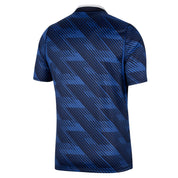 Nike France National Team 2026 Stadium Home Jersey Blue, maillot domicile officiel de l'Équipe de France 2026 en bleu avec technologie Dri-FIT et tissu 100 % polyester recyclé vu de dos. 