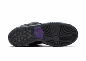 Vue sur la semelle de la sneakers Nike SB Dunk Low Familia First Avenue en cuir premium avec empiècements texturés, coloris urbain contrasté et confort skate performant.