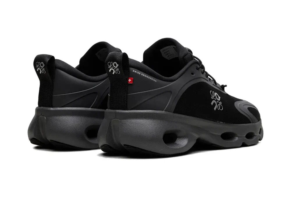 Sneakers On Running Cloudsolo LOEWE Black en matériaux techniques premium avec semelle CloudTec® et finitions luxe minimalistes vue de 3/4 arrière. 