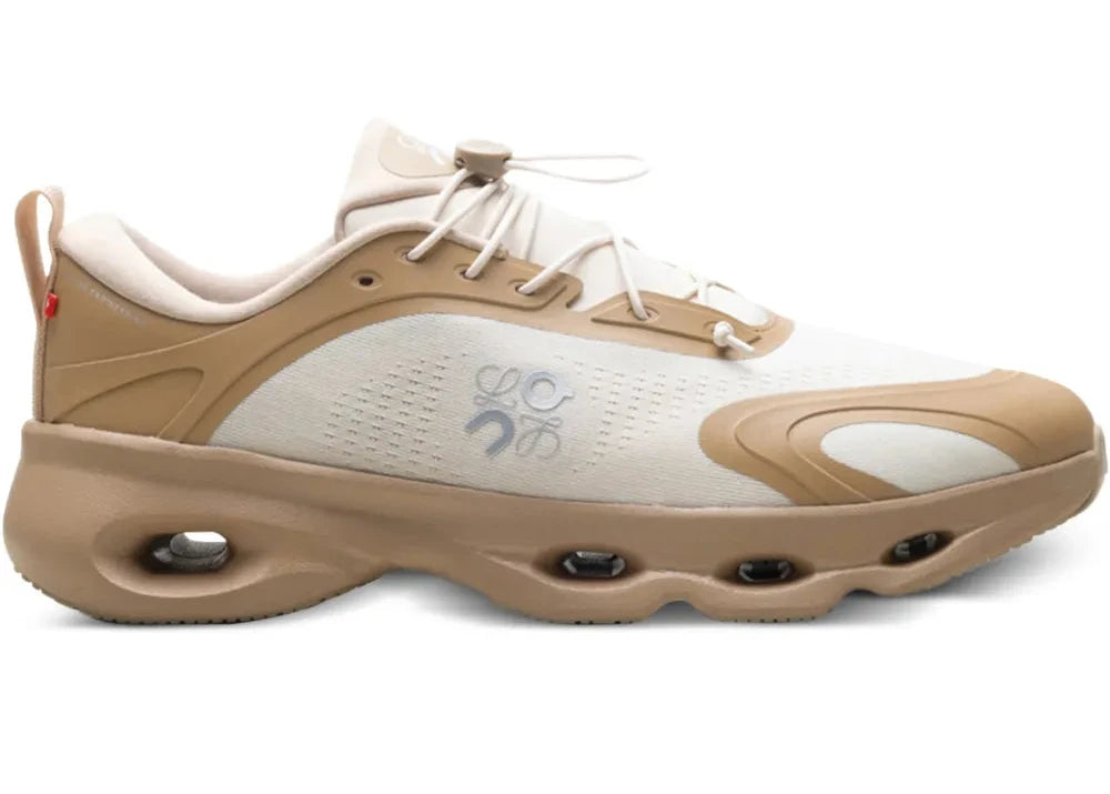 Sneakers On Running Cloudsolo LOEWE Dark Sand Cream en matériaux techniques premium avec semelle CloudTec® et finitions luxe épurées vue de profil. 