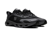 Sneakers On Running Cloudsolo LOEWE Black en matériaux techniques premium avec semelle CloudTec® et finitions luxe minimalistes vue de 3/4 face. 