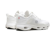 Sneakers On Running Cloudsolo LOEWE White Light Grey en matériaux techniques premium avec semelle CloudTec® et finitions luxe minimalistes vue de 3/4 arrière. 