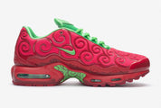 Nike Air Max Plus One Piece Ope Ope (WITH PROMO CARD) IW1282-600 en Very Berry avec motifs tourbillonnants, détails verts et carte promo DON!! One Piece vue de profil intérieur. 