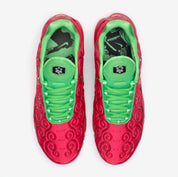Nike Air Max Plus One Piece Ope Ope (WITH PROMO CARD) IW1282-600 en Very Berry avec motifs tourbillonnants, détails verts et carte promo DON!! One Piece vue du dessus. 