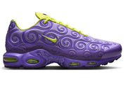 Nike Air Max Plus One Piece Gomu Gomu violette et verte avec motifs spiralés en relief, cage TPU et détails inspirés du Fruit du Démon de Luffy vue de profil. 