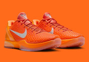  chaussure de basket-ball kobe 6 protro total orange , chausssure très légère , vu de 3/4